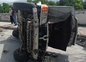 Takla atan otomobilin sürücüsü yaralandı