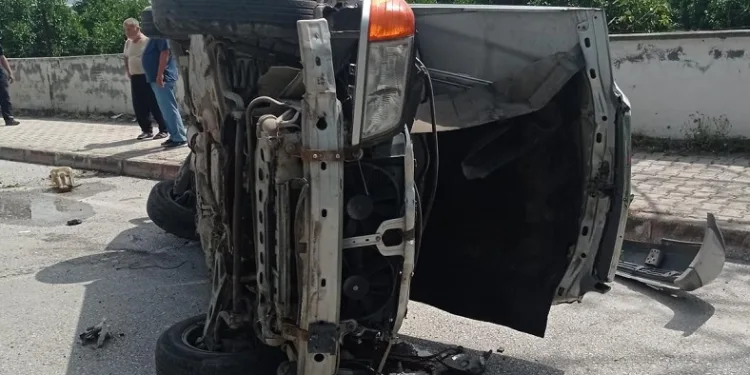 Takla atan otomobilin sürücüsü yaralandı