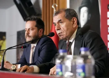 Dursun Özbek, Ali Koç’a: “Bu yaptıklarının hesabını senden teker teker soracağım”