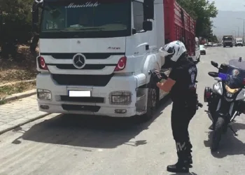 Denizli’de şehir içinde aykırı park eden araçlara ceza yazıldı
