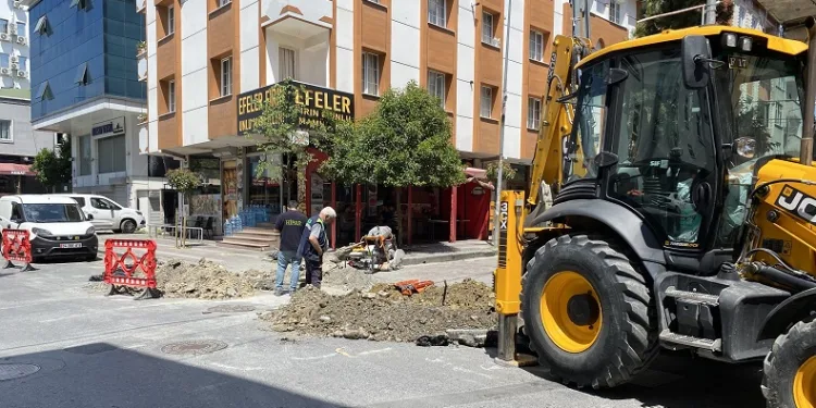 İstanbul’un göbeğinde 20 saattir elektriksiz kaldılar
