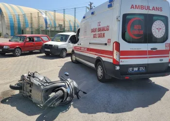 Otomobil ile motosiklet çarpıştı: 1 yaralı