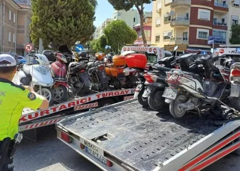 Söke’de trafik ekiplerinden motosikletlere sıkı denetim