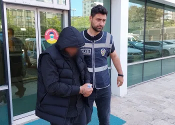 Ayrıldığı kadının evinin kapısını ateşe veren şahıs tutuklandı