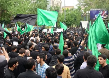 İranlı öğrenciler, Reisi’yi anmak için toplandı