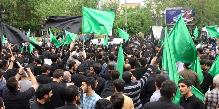 İranlı öğrenciler, Reisi’yi anmak için toplandı