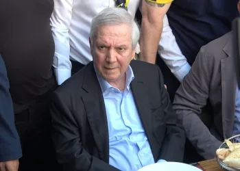 Aziz Yıldırım: “Şampiyon olursak seçilme şansımız azalacak, yine de Fenerbahçe şampiyon olsun”