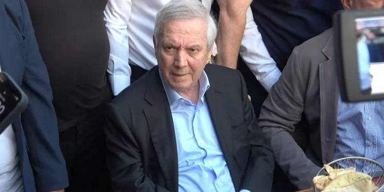 Aziz Yıldırım: “Şampiyon olursak seçilme şansımız azalacak, yine de Fenerbahçe şampiyon olsun”