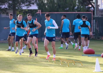 Alanyaspor’da, Antalya derbisi hazırlıkları başladı