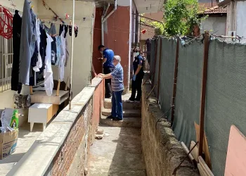 Kötü koku ihbarı yapılan dairede cansız bedeni bulundu
