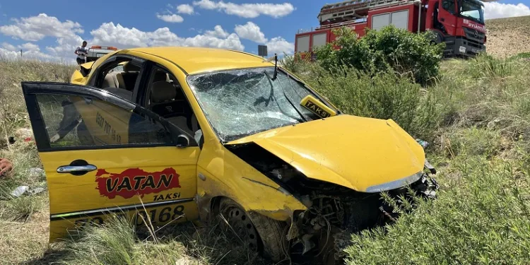 Arızalanan kamyonetle ilgilenirken canından oldu