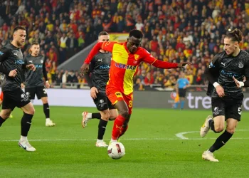 Göztepe, Anthony Dennis’in sözleşmesini uzattı