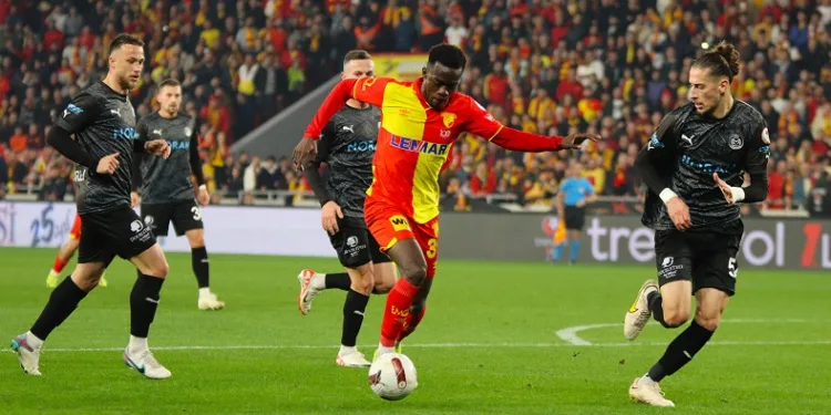 Göztepe, Anthony Dennis’in sözleşmesini uzattı