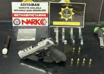 Şüpheli şahısların üzerinden uyuşturucu ve silah çıktı