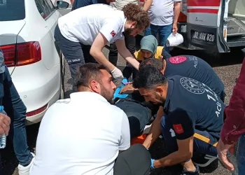 Devrilen motosikletin sürücüsü yaralandı