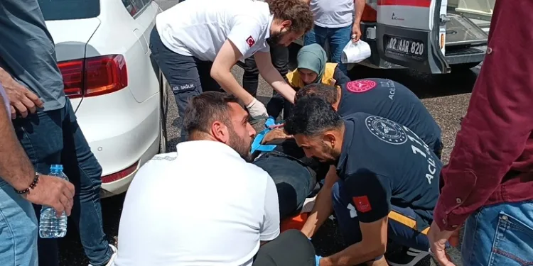 Devrilen motosikletin sürücüsü yaralandı