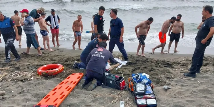 Serinlemek için arkadaşları ile girdiği denizde boğuldu