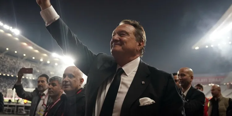 Beşiktaş Kulübü Başkanı Hasan Arat: “Ben takımımla gurur duyuyorum”