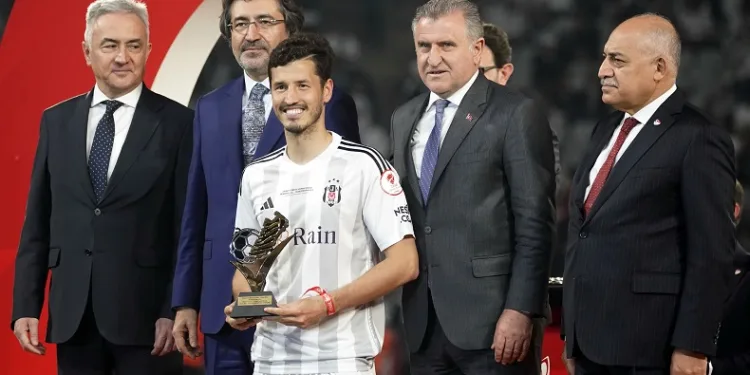 Salih Uçan: “Yaşanan her şeyi unutturacak tek bir maçtı”