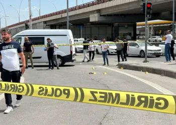 Diyarbakır’da bir avukat, tartıştığı eski eşinin yakınını silahla yaraladı