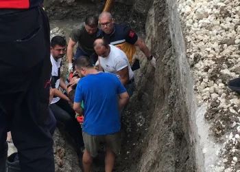 Üzerine beton blok yıkılan işçi yaralandı