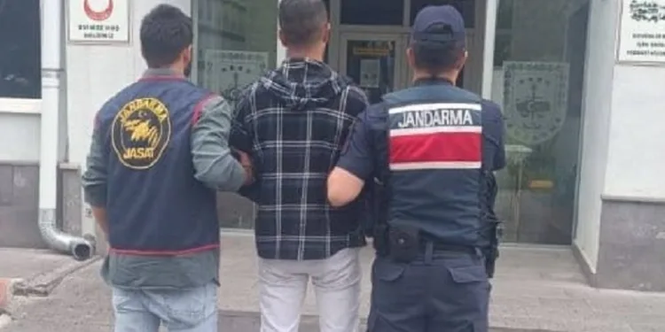 Suç makinesi aranan şahıs jandarmadan kaçamadı