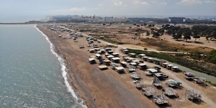 Denize sıfır, 5 yıldızlı otellere komşu çardakların son turizm sezonu