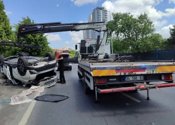 Bakırköy’de feci kaza:1’i ağır 3 yaralı