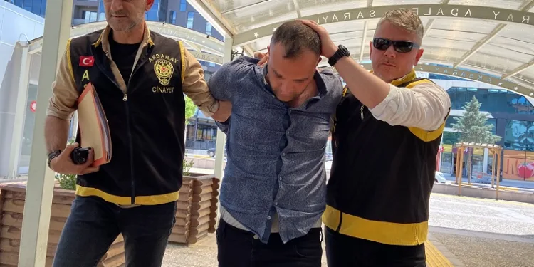 Aracı polislerin üzerine sürüp hızla ters yoldan kaçan o sürücü yakalandı