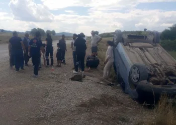 Hafif ticari araç takla attı:4 yaralı