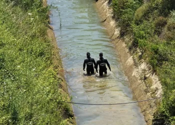 Antalya’da sulama kanalına düşen araçtaki 9 yaşındaki çocuğu arama çalışmaları sürüyor