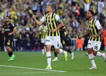 Edin Dzeko, sezonu 21 golle kapattı