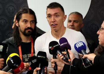 Fernando Muslera: “13 senede, 17 kupam var”