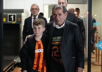 Galatasaray Başkanı Dursun Özbek: “Taraftarlarımız İstanbul’u sarı-kırmızıya boyasınlar”