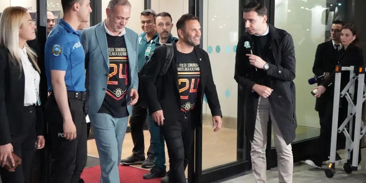 Galatasaray Teknik Direktörü Okan Buruk: “Rekorlar kırarak şampiyon olduk”
