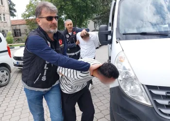 Uyuşturucu operasyonunda 2 kişi adliyeye sevk edildi