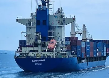 Çanakkale Boğazı’ndan geçen konteyner gemisi dümen arızası yaptı