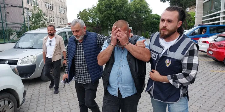 Park halindeki araçtan hırsızlık yapan şahıs tutuklandı