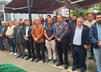 Kamyonun altında kalan kadın toprağa verildi