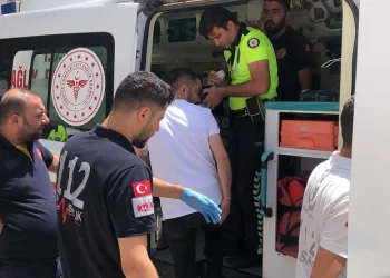 Otomobilin çarptığı kız öğrenci yaralandı
