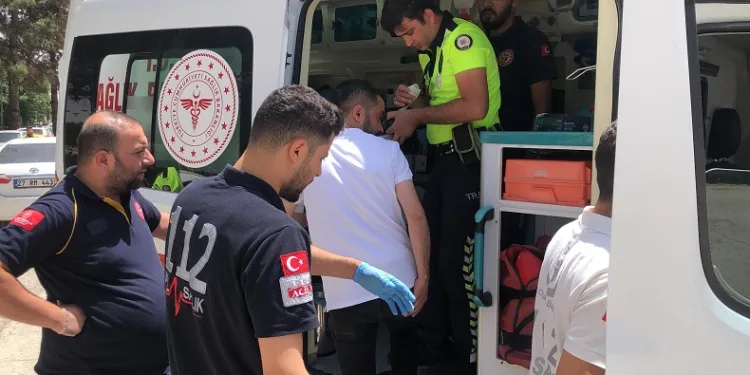 Otomobilin çarptığı kız öğrenci yaralandı