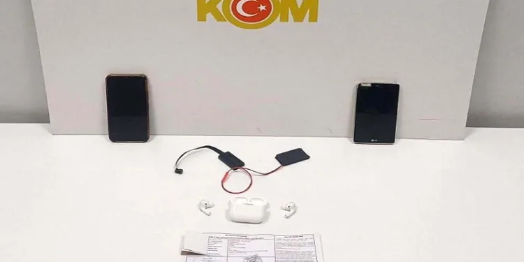 Ehliyet sınavına düzenekle giren kadın yakalandı