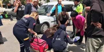 Yolun karşısına geçmek isteyen yaşlı kadına hafif ticari araç çarptı