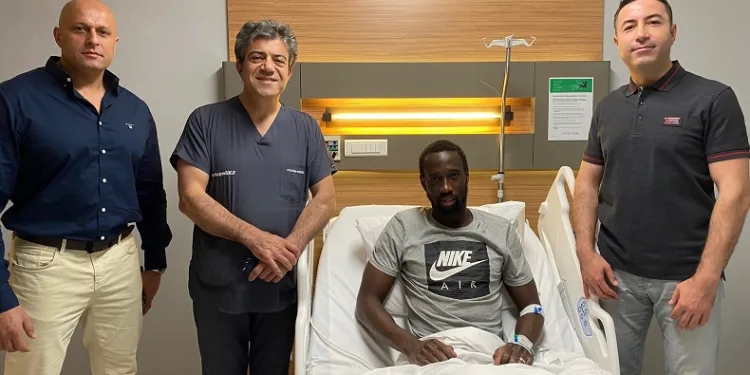 Sivasspor’da Samba Camara ameliyat oldu
