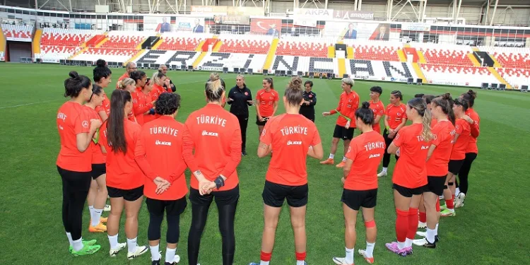 A Milli Kadın Futbol Takımı, Erzincan’da hazırlıklarını sürdürdü