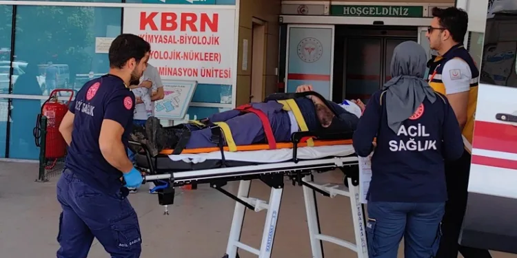 Bursa’da şadırvanın çatısından düşen imam yaralandı