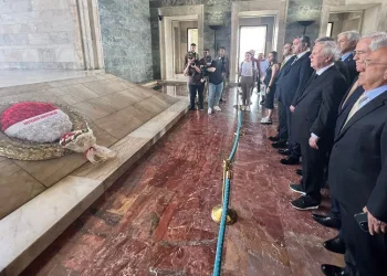 Aziz Yıldırım’dan Anıtkabir’e ziyaret