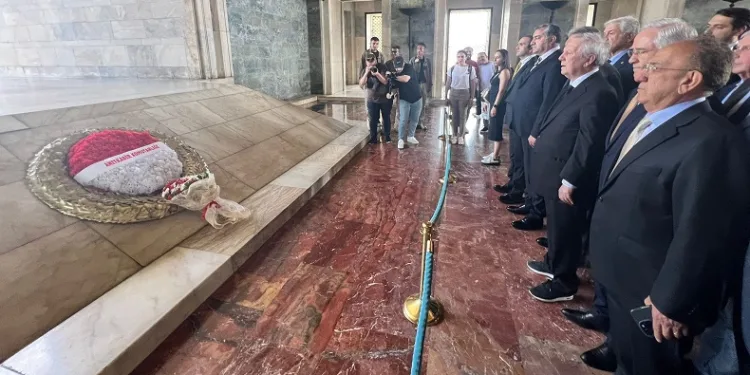 Aziz Yıldırım’dan Anıtkabir’e ziyaret