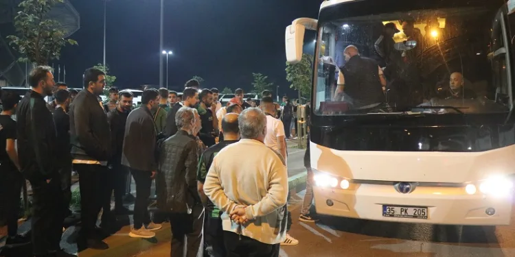 Play-off finali için Sakarya’dan 150 otobüs Adana’ya hareket etti
