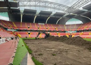 Kayserispor’un maçlarının oynadığı stadyumun saha zemini yenileniyor
